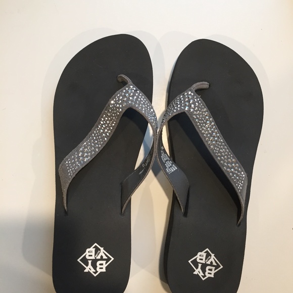 byyb flip flops